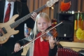 Musikschülerin Mikkeline ten Berge (11) an der Violine.